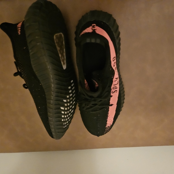 Yezzy Adidas - Picture 4 of 4